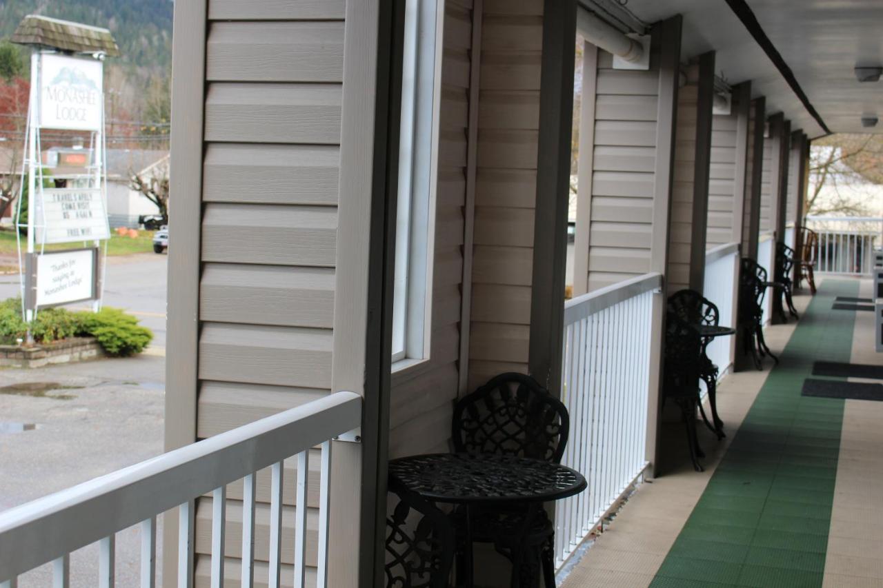 רבלסטוק Monashee Lodge מראה חיצוני תמונה