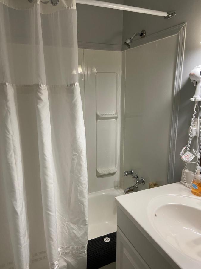 רבלסטוק Monashee Lodge מראה חיצוני תמונה
