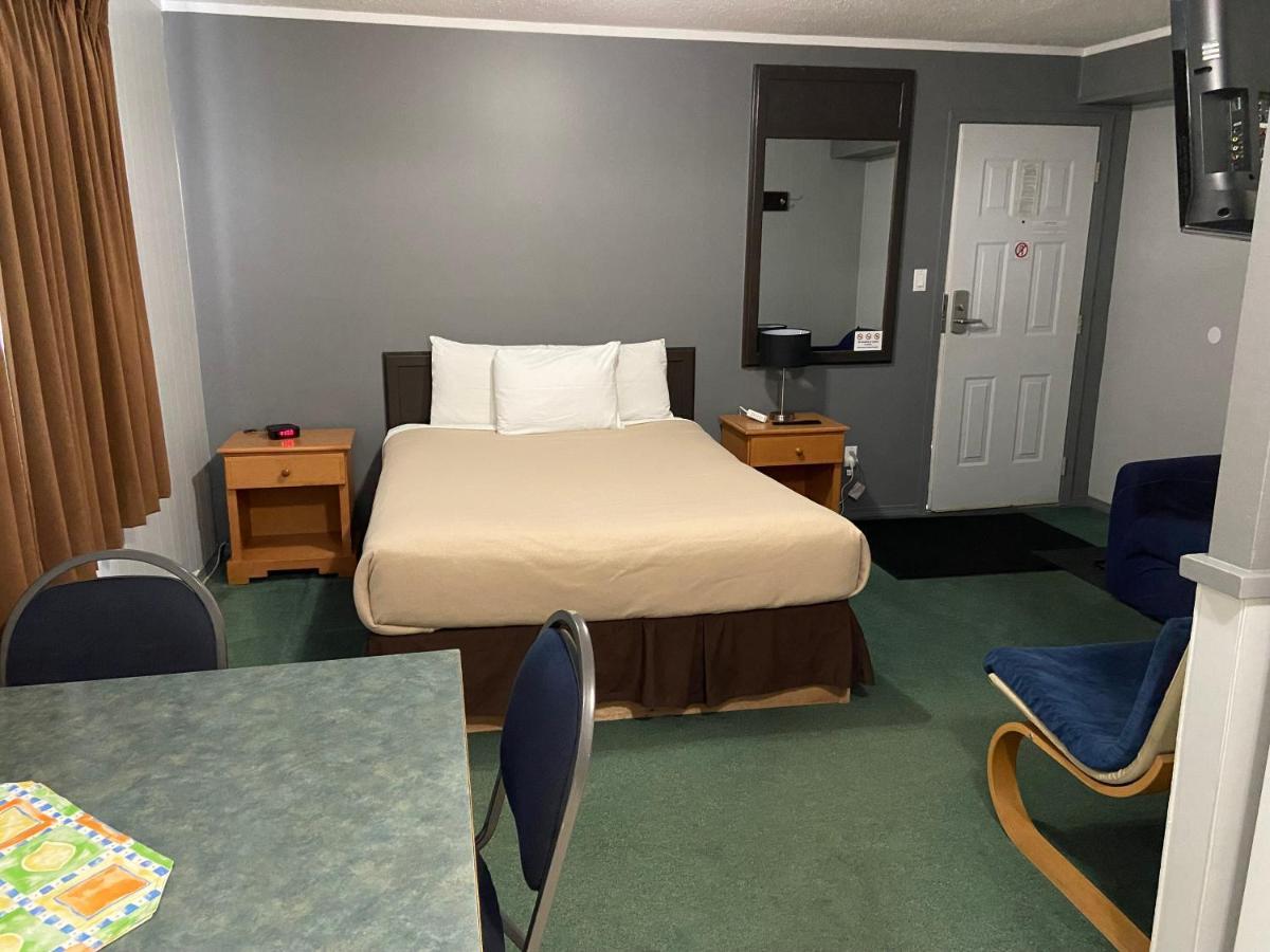 רבלסטוק Monashee Lodge מראה חיצוני תמונה