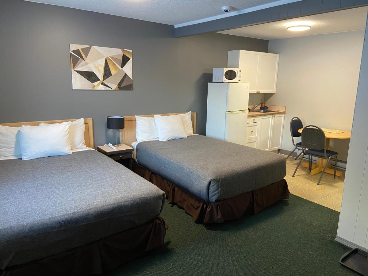 רבלסטוק Monashee Lodge מראה חיצוני תמונה