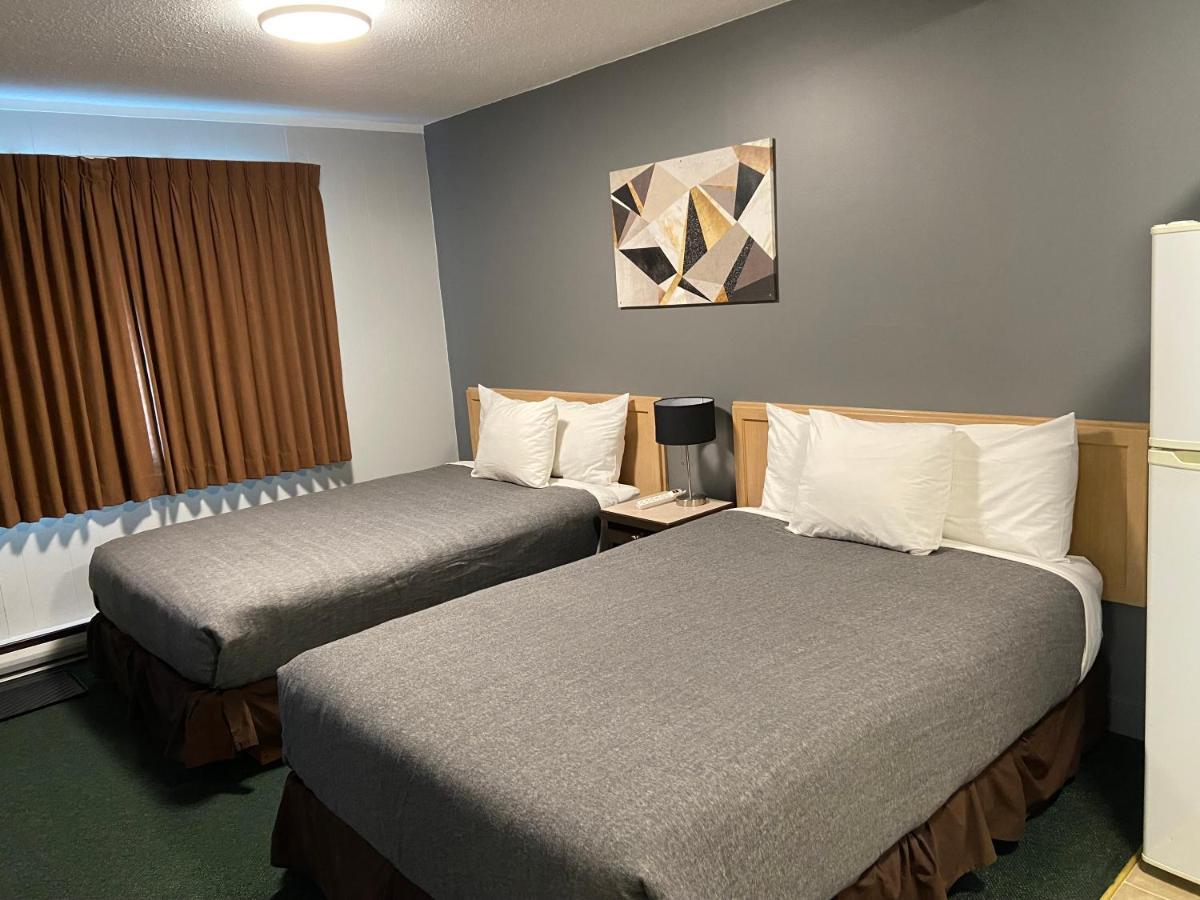 רבלסטוק Monashee Lodge מראה חיצוני תמונה