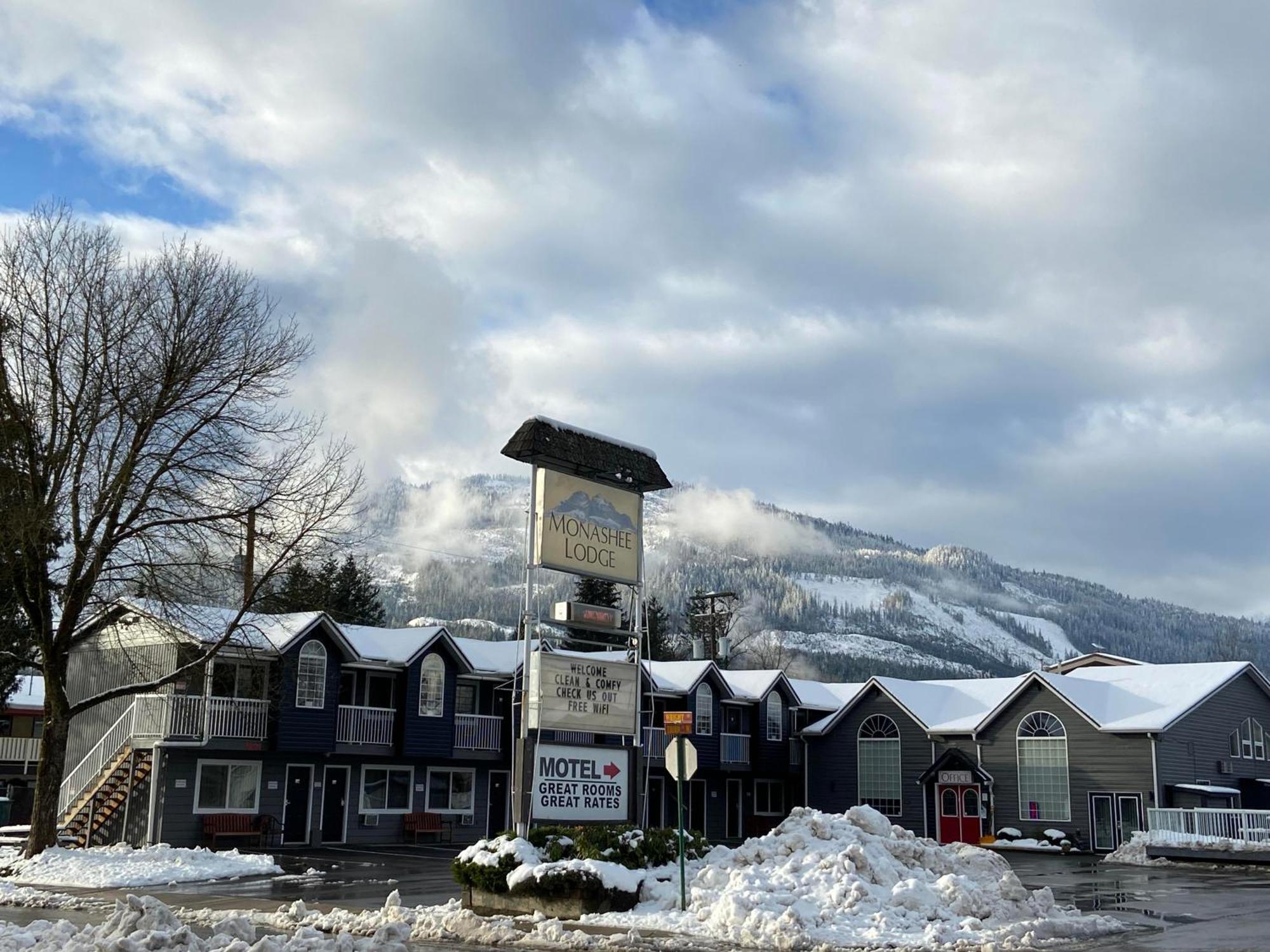 רבלסטוק Monashee Lodge מראה חיצוני תמונה
