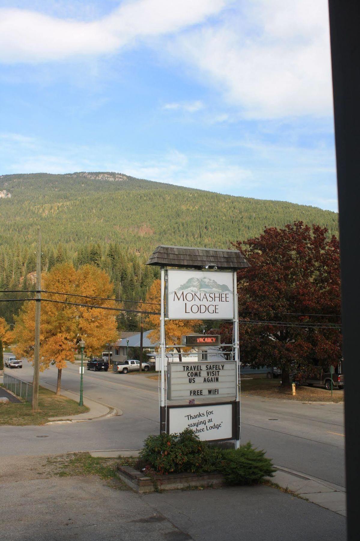 רבלסטוק Monashee Lodge מראה חיצוני תמונה