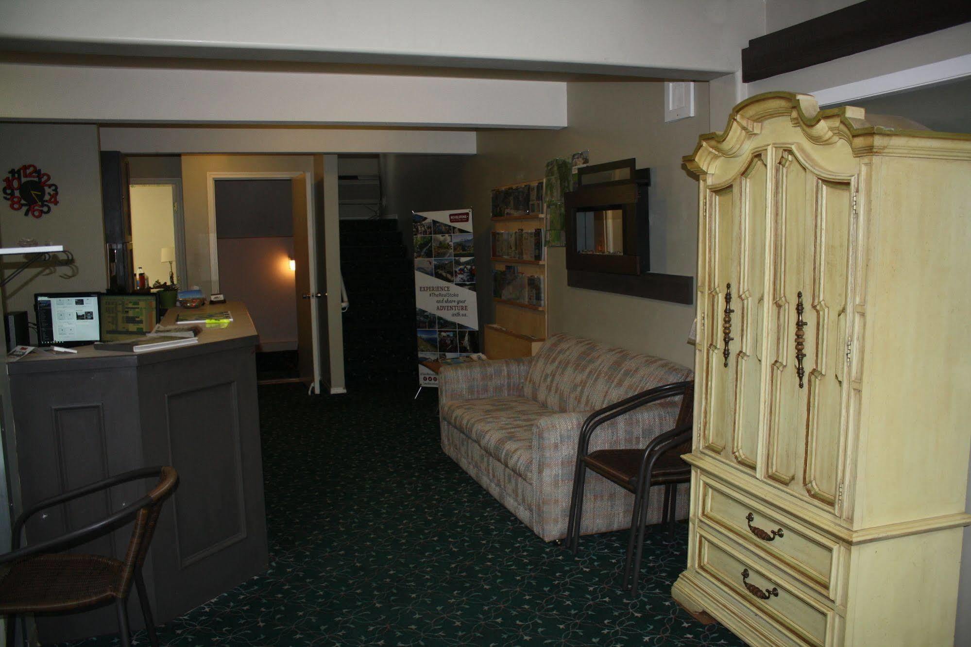 רבלסטוק Monashee Lodge מראה חיצוני תמונה