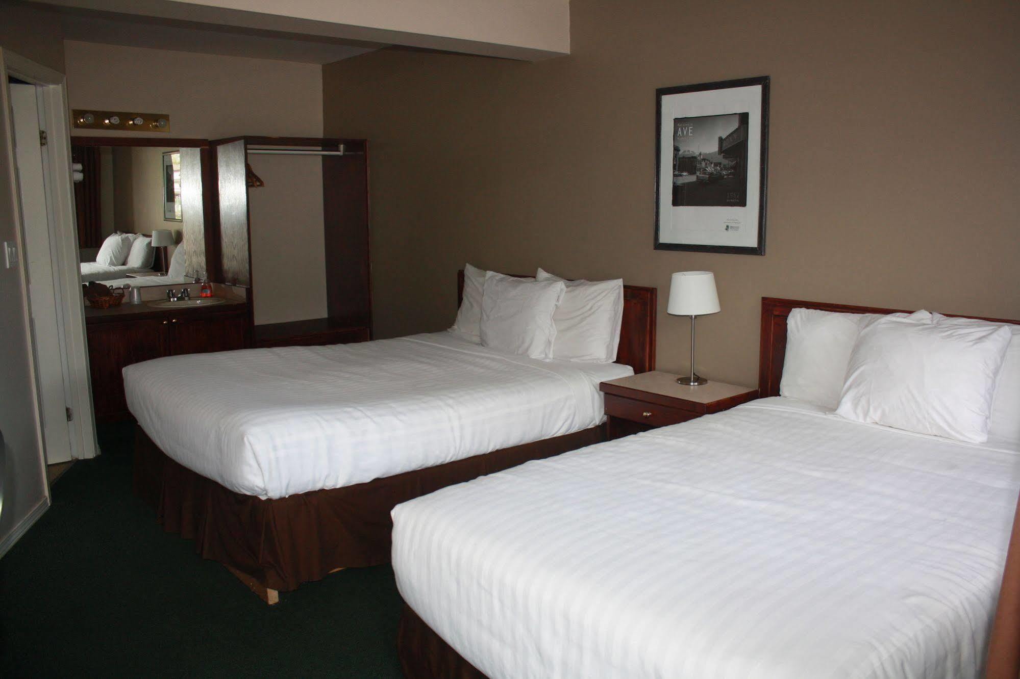 רבלסטוק Monashee Lodge מראה חיצוני תמונה