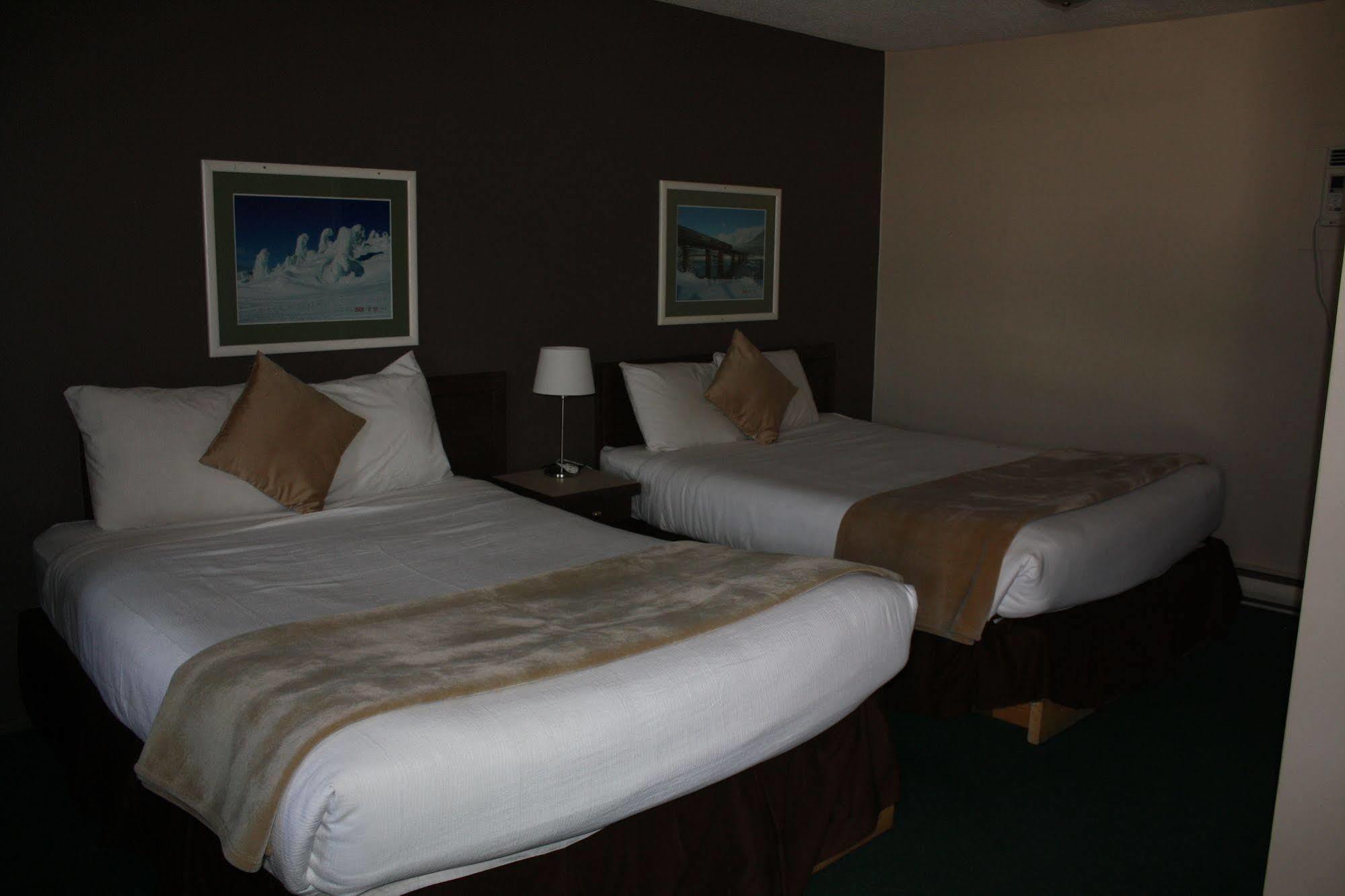 רבלסטוק Monashee Lodge מראה חיצוני תמונה