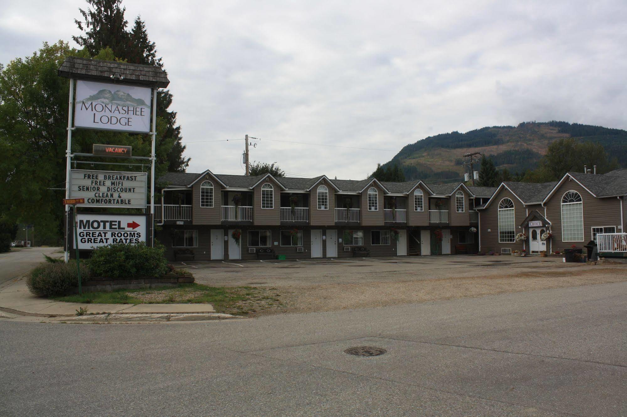 רבלסטוק Monashee Lodge מראה חיצוני תמונה
